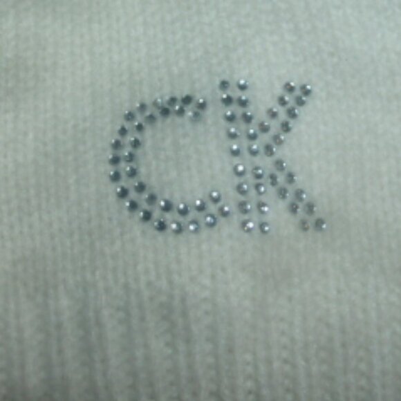 CALVIN KLEIN "Super Soft" White Knitted Beanie - Picture 2 of 9